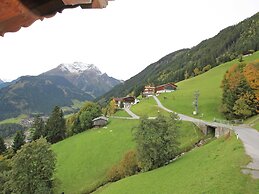 Quaint Apartment in Finkenberg near Ski Lift