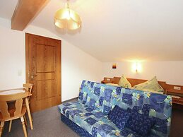 Quaint Apartment in Finkenberg near Ski Lift