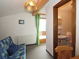 Quaint Apartment in Finkenberg near Ski Lift