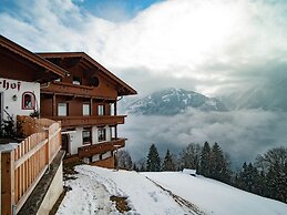 Quaint Apartment in Finkenberg near Ski Lift