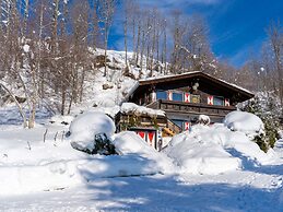 Spacious Chalet in Niedernsill near Skiing
