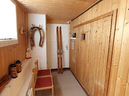 Cozy Chalet in Bramberg am Wildkogel with Sauna near Ski Lift