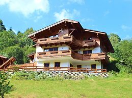 Luxurious Apartment in Saalbach-hinterglemm Near Ski Area