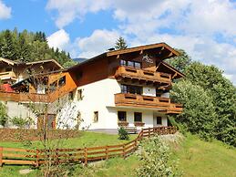 Luxurious Apartment in Saalbach-hinterglemm Near Ski Area