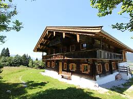 Cozy Chalet in Sankt Johann in Tirol near Ski Area