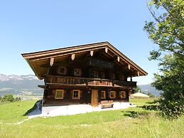 Cozy Chalet in Sankt Johann in Tirol near Ski Area