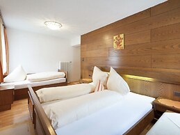 Guesthouse in Vent With Balcony