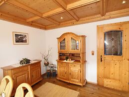 Cosy Holiday Flat With Garden in Wenns