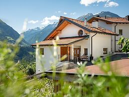 Cosy Holiday Flat With Garden in Wenns