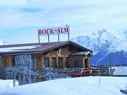 Apartment With Mountain Views From the Balcony