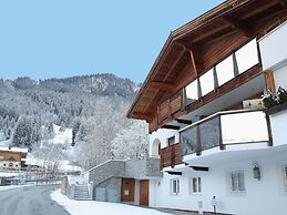 Spacious Apartment in Kitzbuhel near Ski Lift