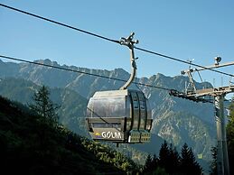 Stylish Holiday Oasis With Sauna & Garden