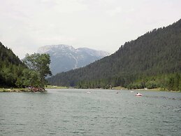 Apartment With a Joint Pool in Watring