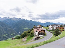 Vibrant Apartment near Ski Area in Fiss