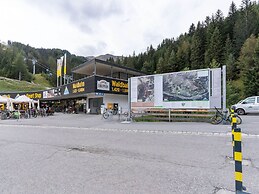 Vibrant Apartment near Ski Area in Fiss