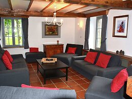 Vintage Farmhouse With Garden, Roofed Terrace, BBQ