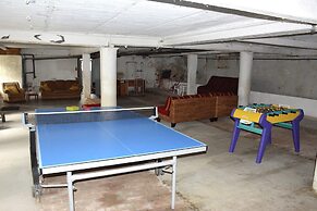 Vintage Farmhouse With Garden, Roofed Terrace, BBQ