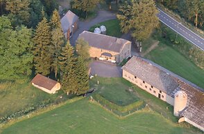Vintage Farmhouse With Garden, Roofed Terrace, BBQ
