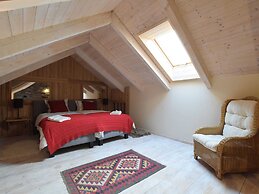 Grandeur Villa with Sauna & Hot Tub in Durbuy