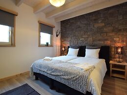 Grandeur Villa with Sauna & Hot Tub in Durbuy