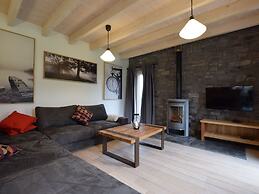 Grandeur Villa with Sauna & Hot Tub in Durbuy