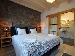 Grandeur Villa with Sauna & Hot Tub in Durbuy