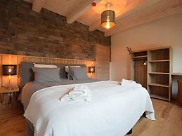 Grandeur Villa with Sauna & Hot Tub in Durbuy