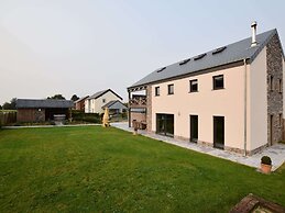 Grandeur Villa with Sauna & Hot Tub in Durbuy