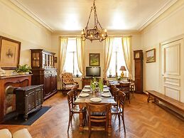 Spacious Holiday Home With Garden
