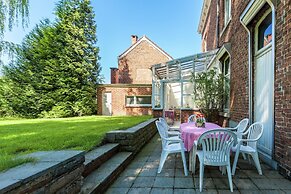 Spacious Holiday Home With Garden