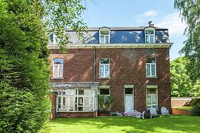Spacious Holiday Home With Garden