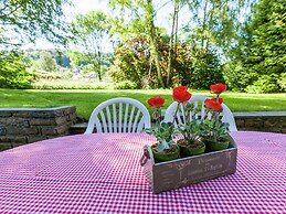 Spacious Holiday Home With Garden