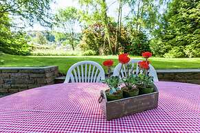 Spacious Holiday Home With Garden
