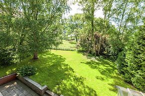 Spacious Holiday Home With Garden