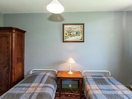 Spacious Holiday Home With Garden