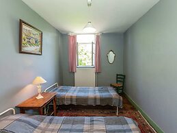 Spacious Holiday Home With Garden