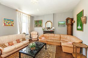 Spacious Holiday Home With Garden