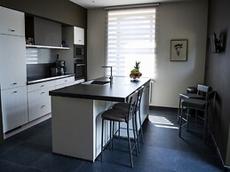 Luxe Home with Hot Tub & Sauna