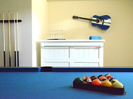 Luxe Home with Hot Tub & Sauna