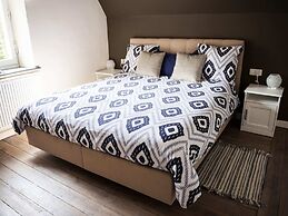 Luxe Home with Hot Tub & Sauna