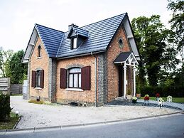 Luxe Home with Hot Tub & Sauna
