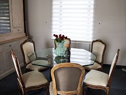 Luxe Home with Hot Tub & Sauna