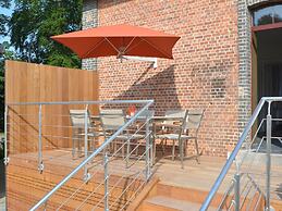 Luxe Home with Hot Tub & Sauna