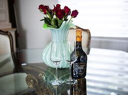 Luxe Home with Hot Tub & Sauna