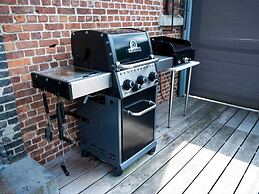 Luxe Home with Hot Tub & Sauna