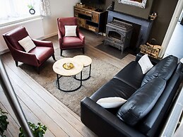 Luxe Home with Hot Tub & Sauna