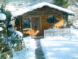 Cozy Chalet in Karrösten near Forest