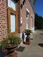 Spacious Holiday Home With Private Garden