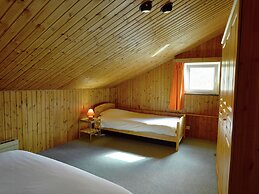 Spacious Holiday Home With Private Garden