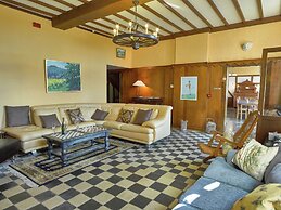 Spacious Holiday Home With Private Garden